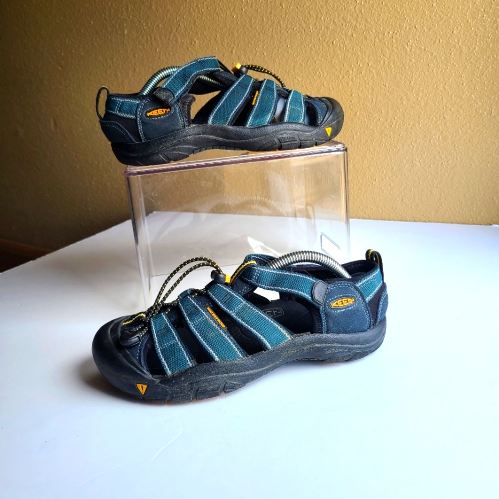 KEEN Kids Waterproof Trail Sports Sandals kids size 5